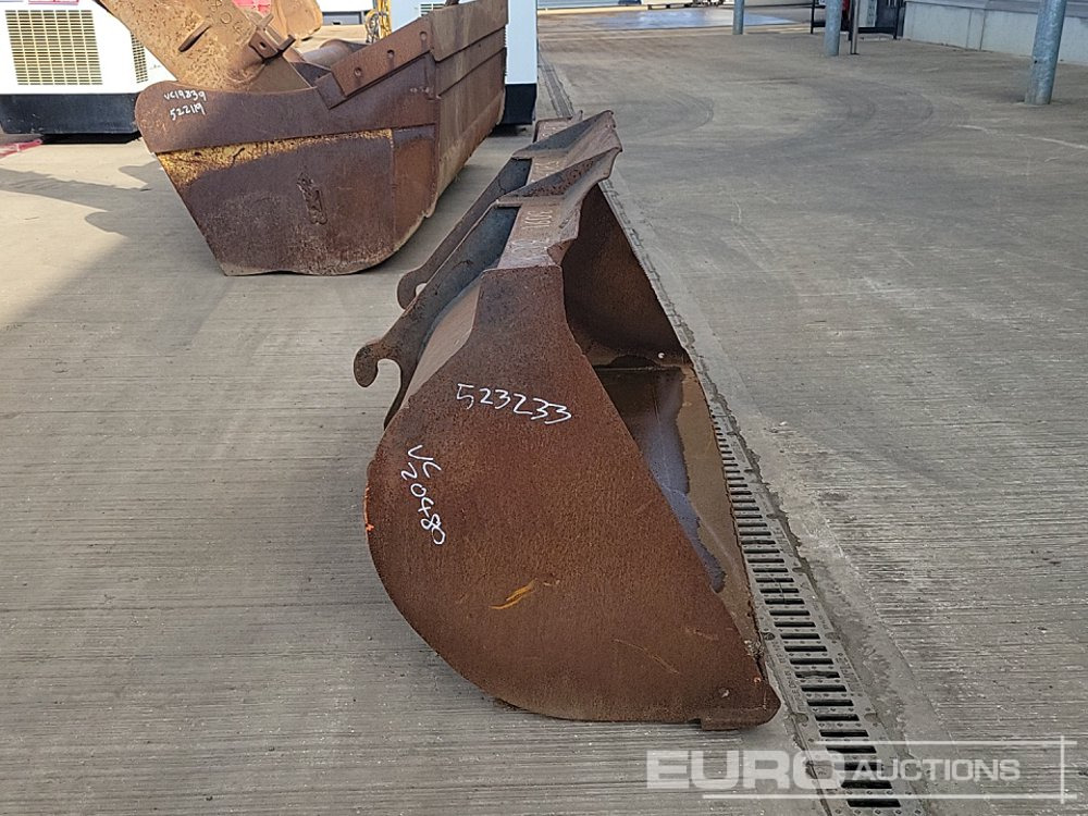 70" Loading Bucket to suit Telehandler - Godet: photos 2 70" Loading Bucket to suit Telehandler - Godet: photos 2