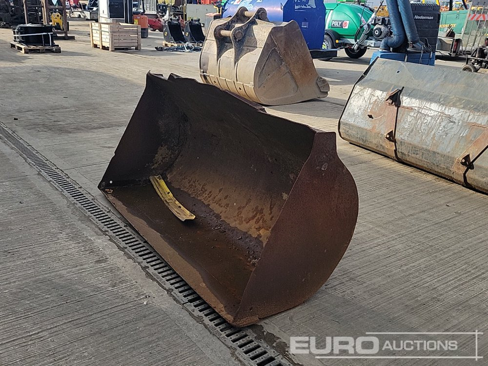 70" Loading Bucket to suit Telehandler - Godet: photos 5 70" Loading Bucket to suit Telehandler - Godet: photos 5