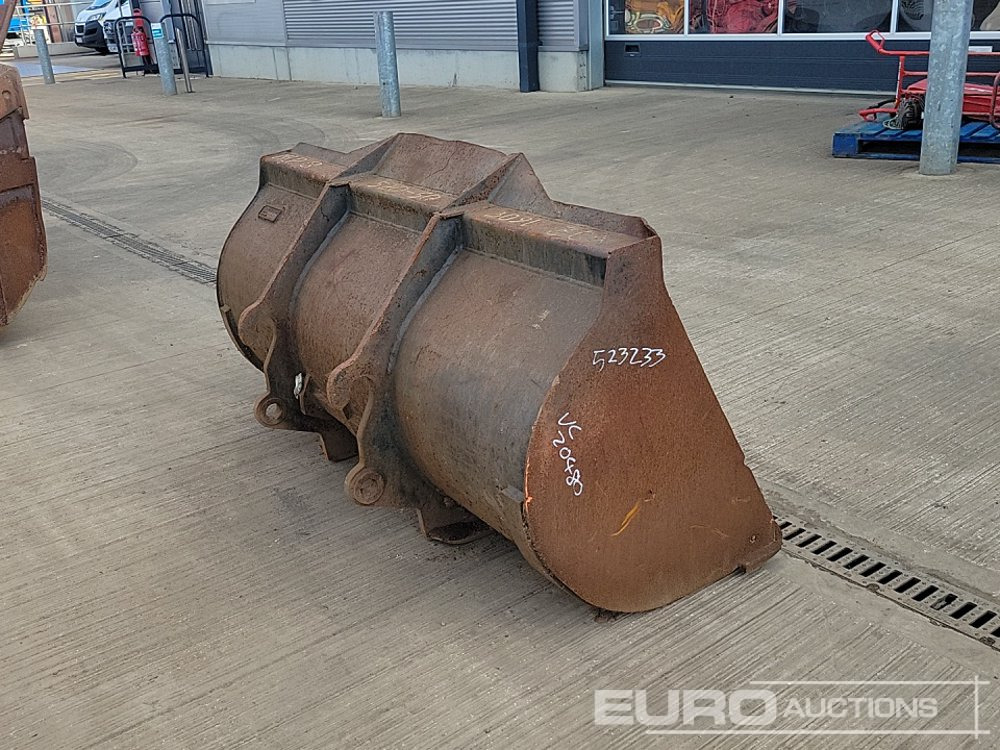 70" Loading Bucket to suit Telehandler - Godet: photos 1 70" Loading Bucket to suit Telehandler - Godet: photos 1
