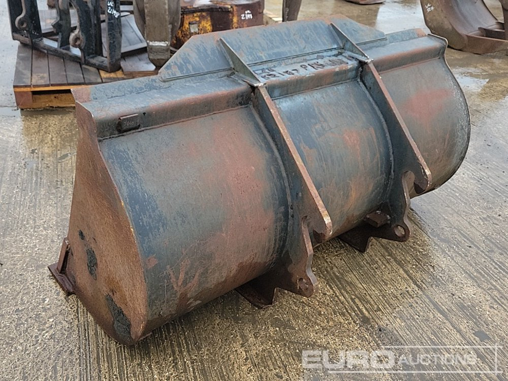 70" Loading Bucket to suit Telehandler - Godet: photos 3 70" Loading Bucket to suit Telehandler - Godet: photos 3