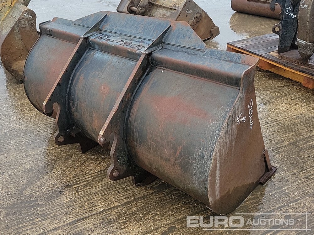 70" Loading Bucket to suit Telehandler - Godet: photos 5 70" Loading Bucket to suit Telehandler - Godet: photos 5