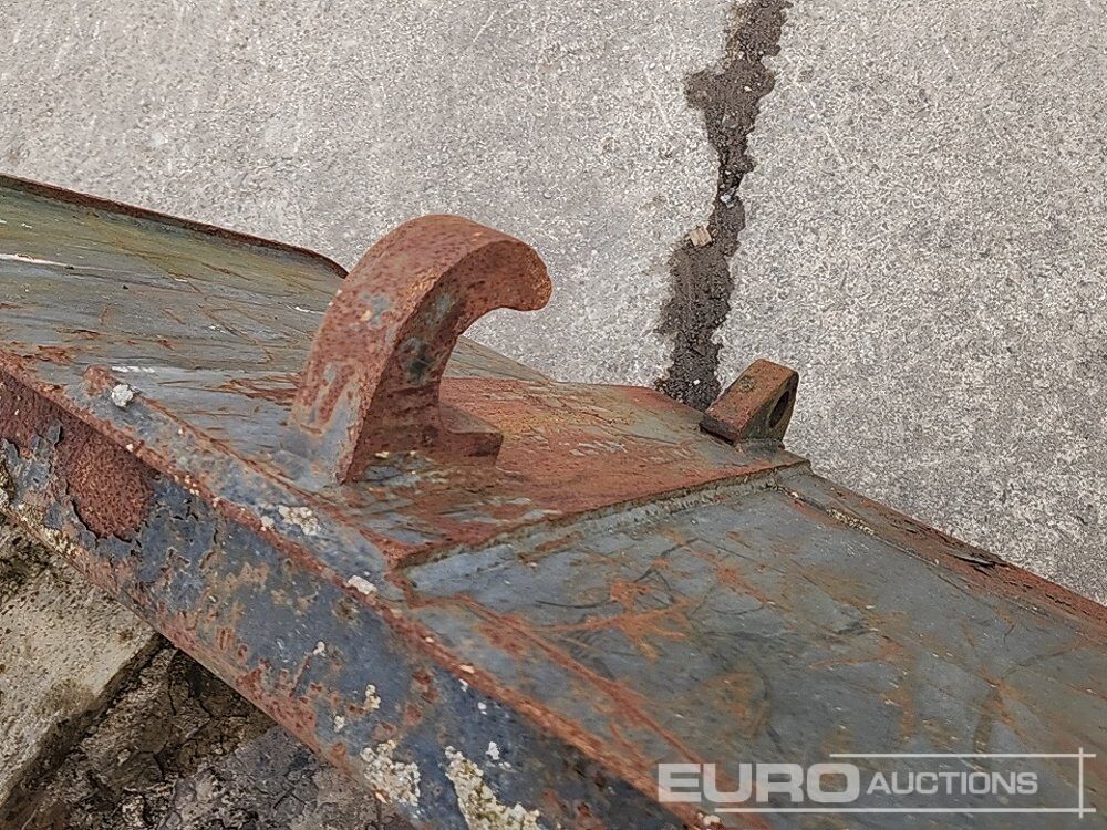 Godet 90" Front Loading Bucket to suit JCB Telehandler: photos 7 Godet 90" Front Loading Bucket to suit JCB Telehandler: photos 7
