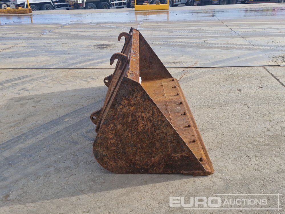 Godet 90" Loading Bucket to suit JCB Telehandler: photos 6