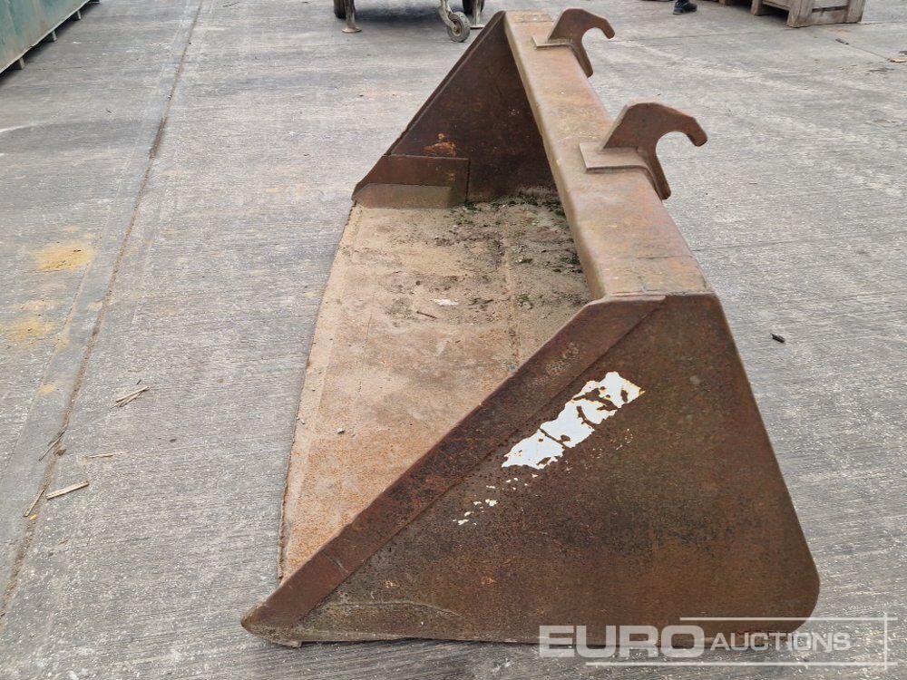 90" Loading Bucket to suit Telehandler (Damaged) - Godet: photos 2 90" Loading Bucket to suit Telehandler (Damaged) - Godet: photos 2