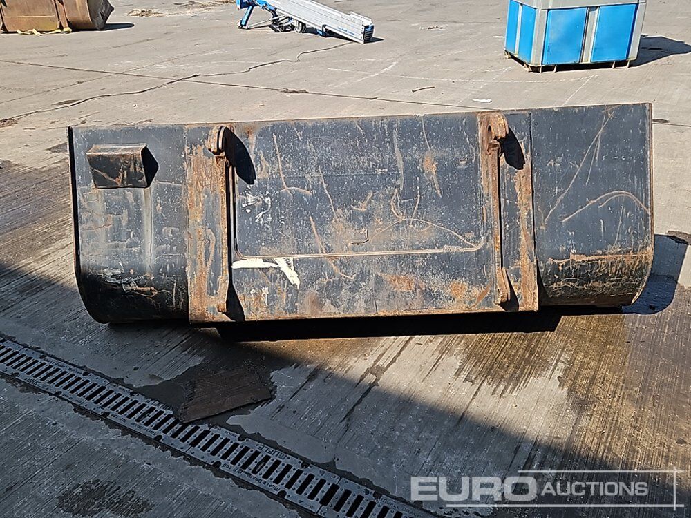 90" Loading Bucket to suit Telehandler - Godet: photos 4 90" Loading Bucket to suit Telehandler - Godet: photos 4