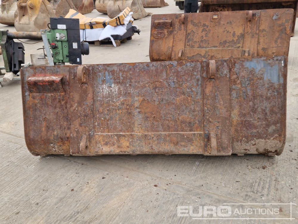 90" Loading Bucket to suit Telehandler - Godet: photos 4 90" Loading Bucket to suit Telehandler - Godet: photos 4