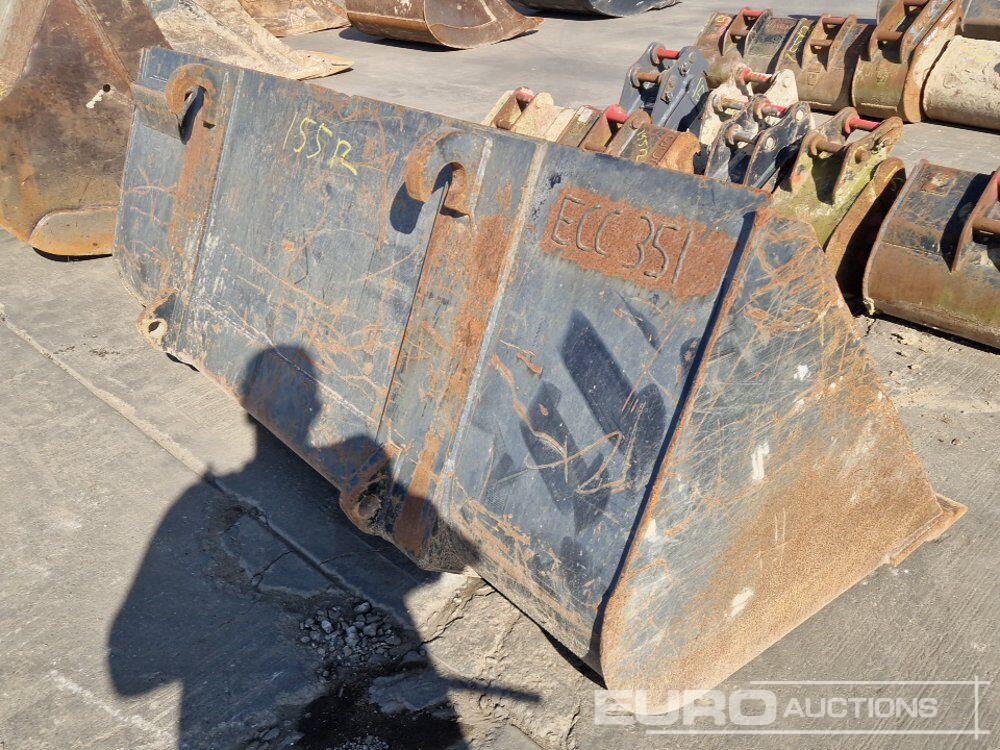 90" Loading Bucket to suit Telehandler - Godet: photos 5 90" Loading Bucket to suit Telehandler - Godet: photos 5