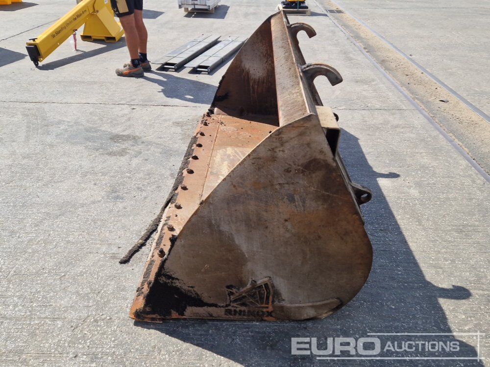 90" Loading Bucket to suit Telehandler - Godet: photos 4 90" Loading Bucket to suit Telehandler - Godet: photos 4