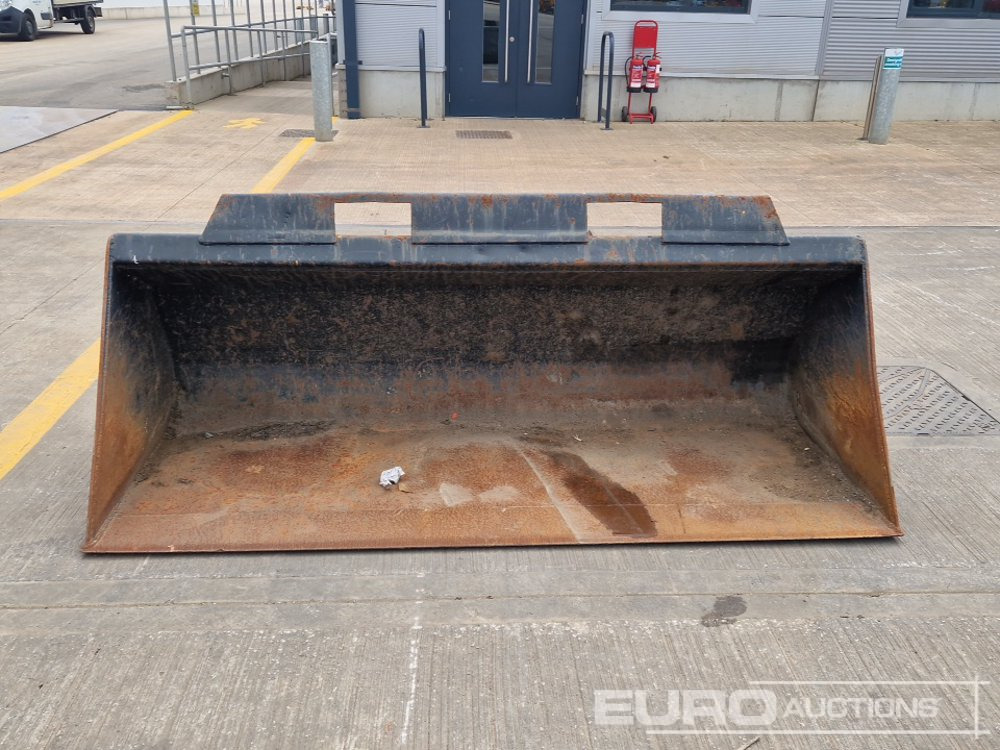92" Loading Bucket to suit Manitou Telehandler - Godet: photos 2 92" Loading Bucket to suit Manitou Telehandler - Godet: photos 2