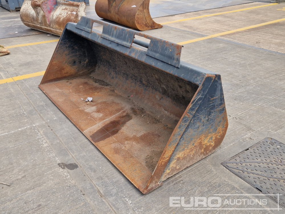 92" Loading Bucket to suit Manitou Telehandler - Godet: photos 3 92" Loading Bucket to suit Manitou Telehandler - Godet: photos 3