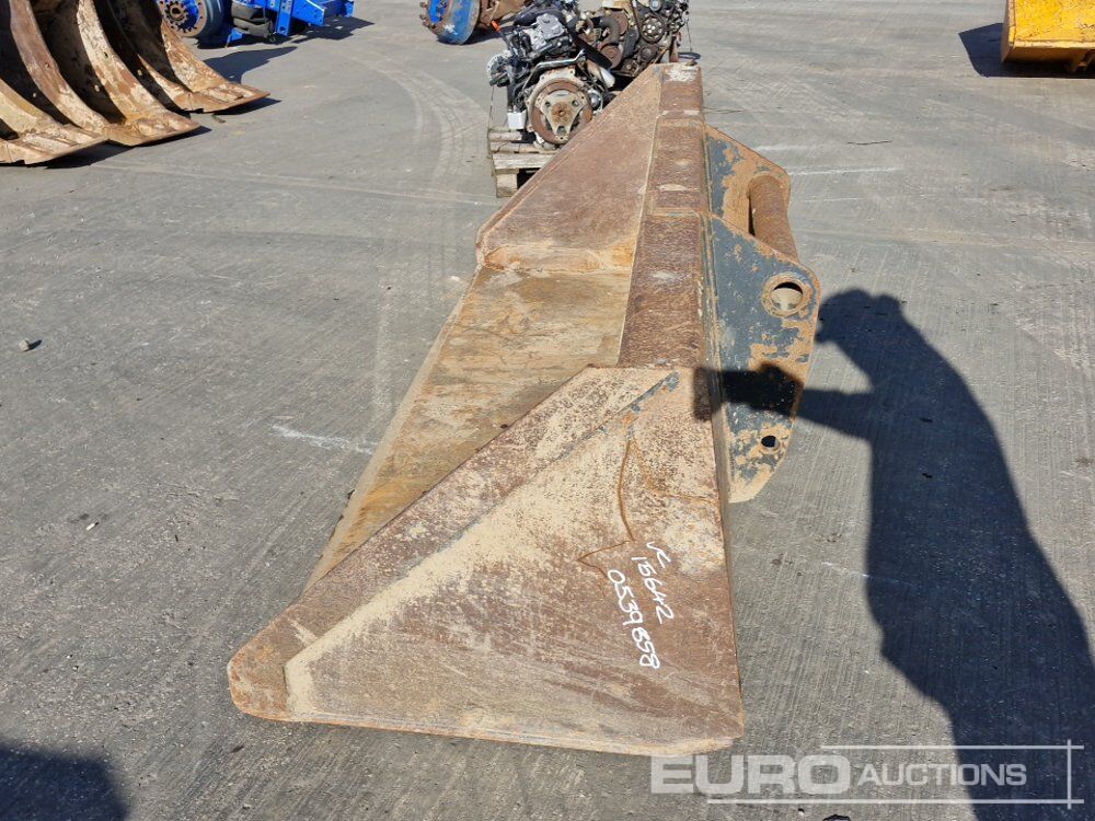 92" Loading Bucket to suit Telehandler - Godet: photos 2 92" Loading Bucket to suit Telehandler - Godet: photos 2
