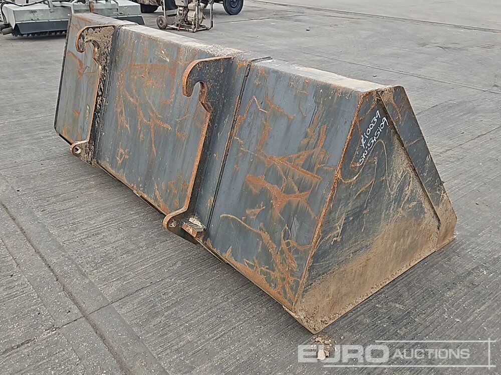 96" Loading Bucket to suit Telehandler - Godet: photos 5 96" Loading Bucket to suit Telehandler - Godet: photos 5