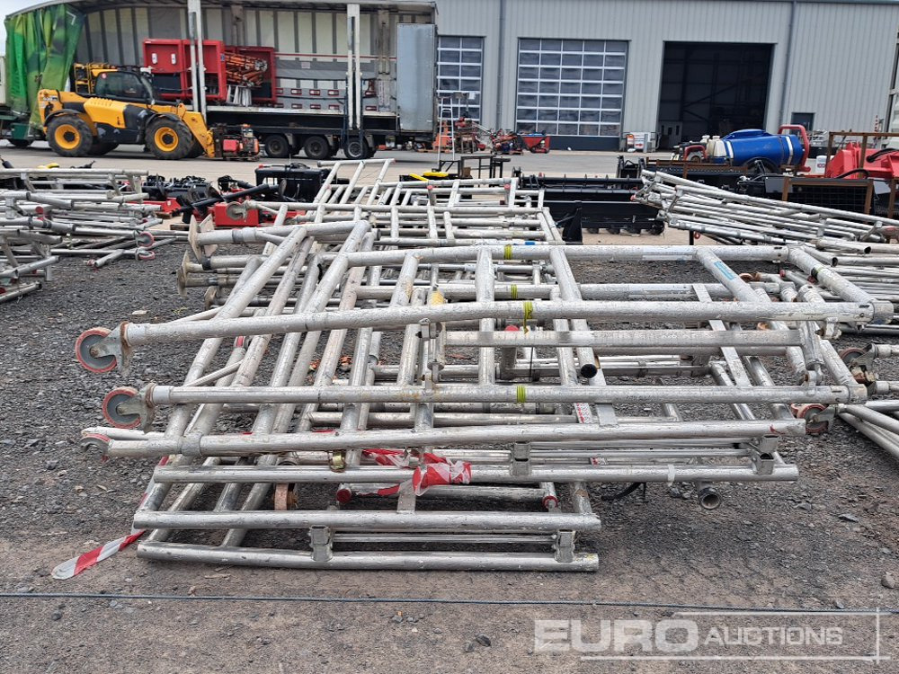 Aluminium Podium Scaffolding (3 of) - Matériel de chantier: photos 2 Aluminium Podium Scaffolding (3 of) - Matériel de chantier: photos 2