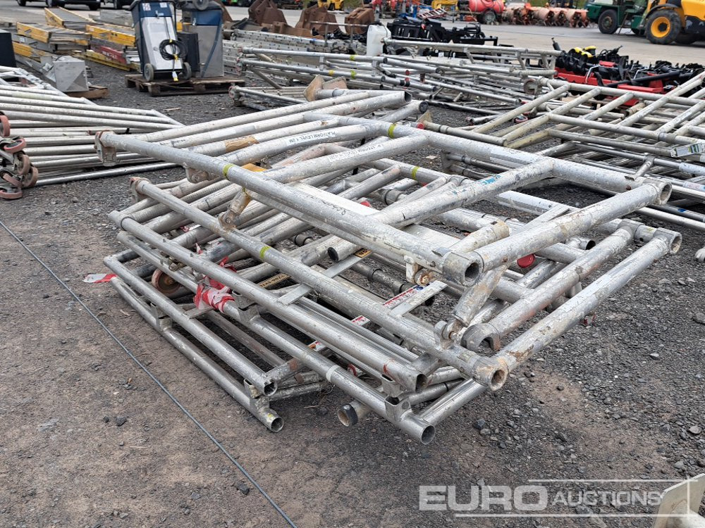 Aluminium Podium Scaffolding (3 of) - Matériel de chantier: photos 3 Aluminium Podium Scaffolding (3 of) - Matériel de chantier: photos 3