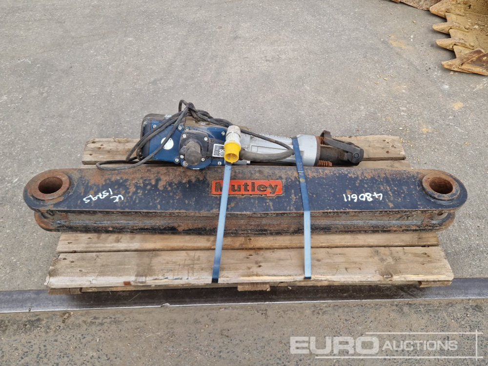 Bosch GSH27VC 110Volt Handheld Breaker, Mutley Excavator Attachment Link - Matériel de chantier: photos 4 Bosch GSH27VC 110Volt Handheld Breaker, Mutley Excavator Attachment Link - Matériel de chantier: photos 4
