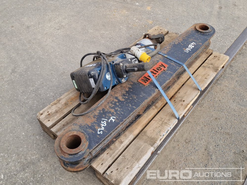 Bosch GSH27VC 110Volt Handheld Breaker, Mutley Excavator Attachment Link - Matériel de chantier: photos 3 Bosch GSH27VC 110Volt Handheld Breaker, Mutley Excavator Attachment Link - Matériel de chantier: photos 3