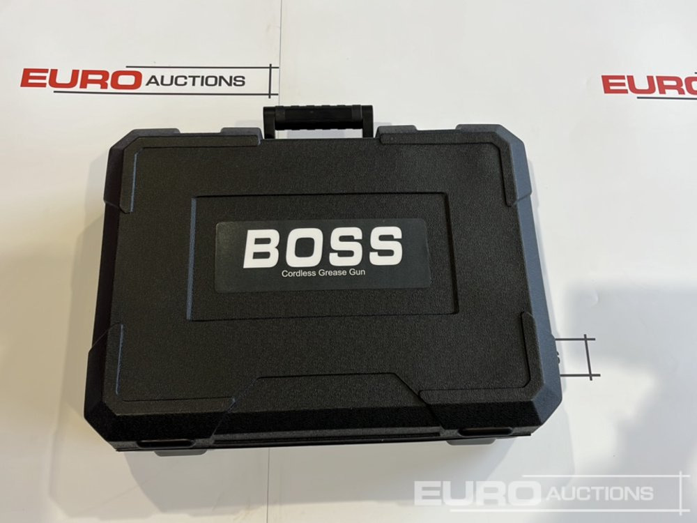 Matériel de chantier Boss 21 Volt Lithium Battery Cordless Grease Gun, 2 Batteries, Charger, Case, Shoulder Strap, Extension Pieces and Fittings: photos 14