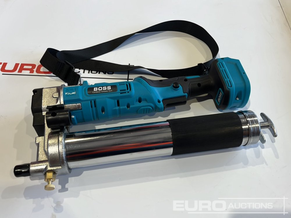 Matériel de chantier Boss 21 Volt Lithium Battery Cordless Grease Gun, 2 Batteries, Charger, Case, Shoulder Strap, Extension Pieces and Fittings: photos 9