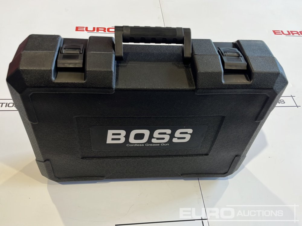 Matériel de chantier Boss 21 Volt Lithium Battery Cordless Grease Gun, 2 Batteries, Charger, Case, Shoulder Strap, Extension Pieces and Fittings: photos 13