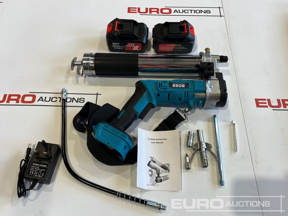 Matériel de chantier Boss 21 Volt Lithium Battery Cordless Grease Gun, 2 Batteries, Charger, Case, Shoulder Strap, Extension Pieces and Fittings: photos 12