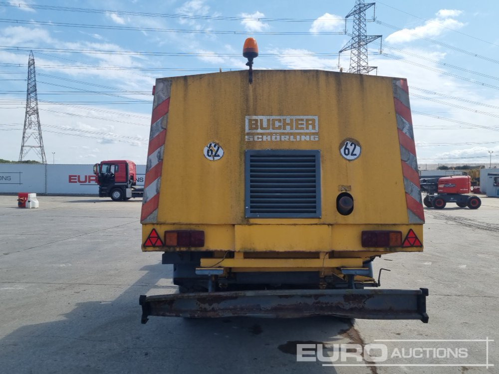 Bucher Schorling P21 Single Axle Runway Sweeper, Snow Clearing Brush, Snow Blower, Dryer - Souffleuse à neige: photos 4 Bucher Schorling P21 Single Axle Runway Sweeper, Snow Clearing Brush, Snow Blower, Dryer - Souffleuse à neige: photos 4