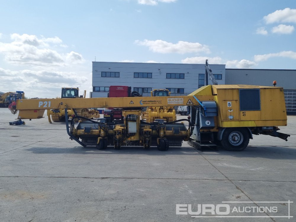 Bucher Schorling P21 Single Axle Runway Sweeper, Snow Clearing Brush, Snow Blower, Dryer - Souffleuse à neige: photos 2 Bucher Schorling P21 Single Axle Runway Sweeper, Snow Clearing Brush, Snow Blower, Dryer - Souffleuse à neige: photos 2