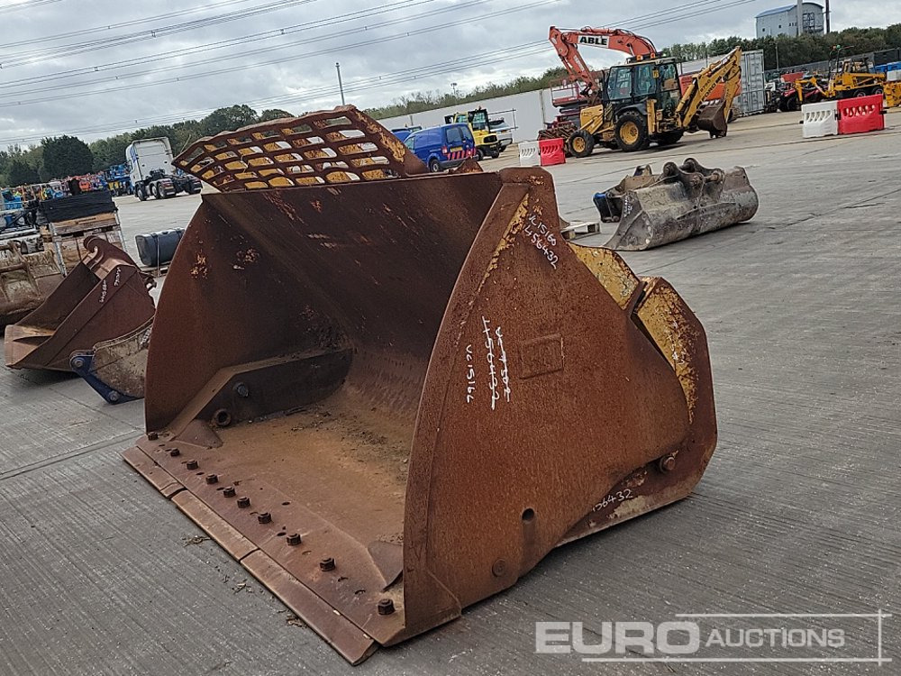 CAT 120" Hi Tip Bucket to suit Wheeled Loader - Godet: photos 1 CAT 120" Hi Tip Bucket to suit Wheeled Loader - Godet: photos 1