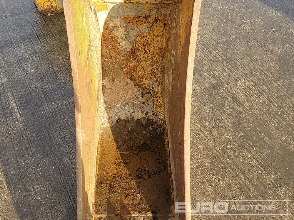 Godet CAT 18" Digging Bucket: photos 11