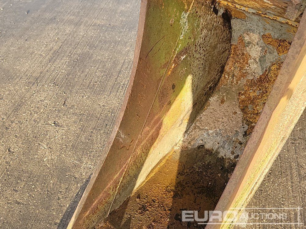 Godet CAT 18" Digging Bucket: photos 10