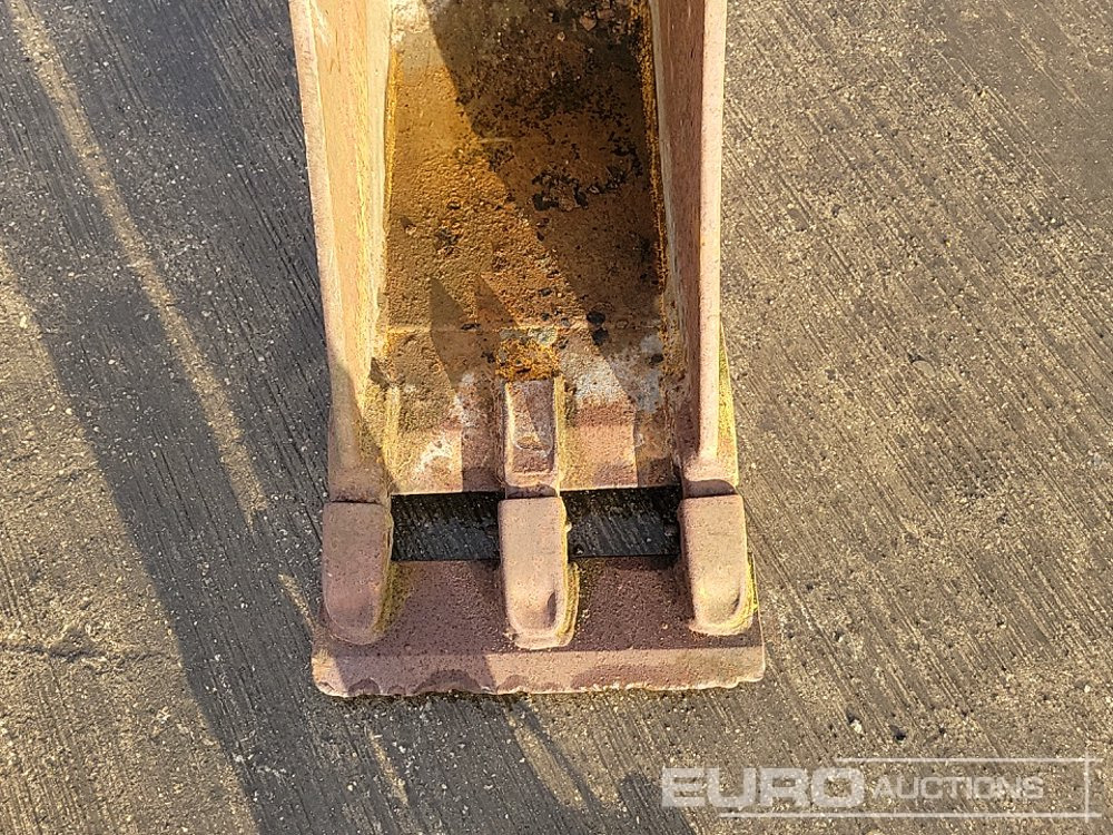 Godet CAT 18" Digging Bucket: photos 12