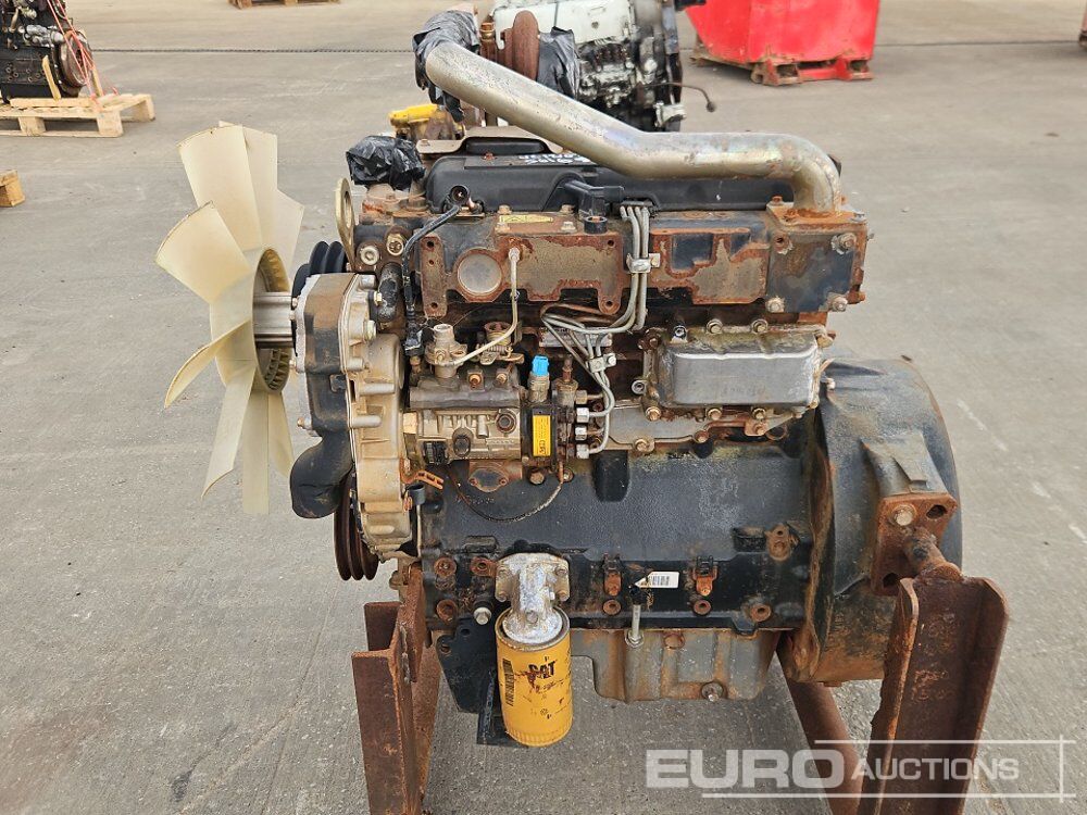 CAT 4 Cylinder Engine - Moteur: photos 2 CAT 4 Cylinder Engine - Moteur: photos 2