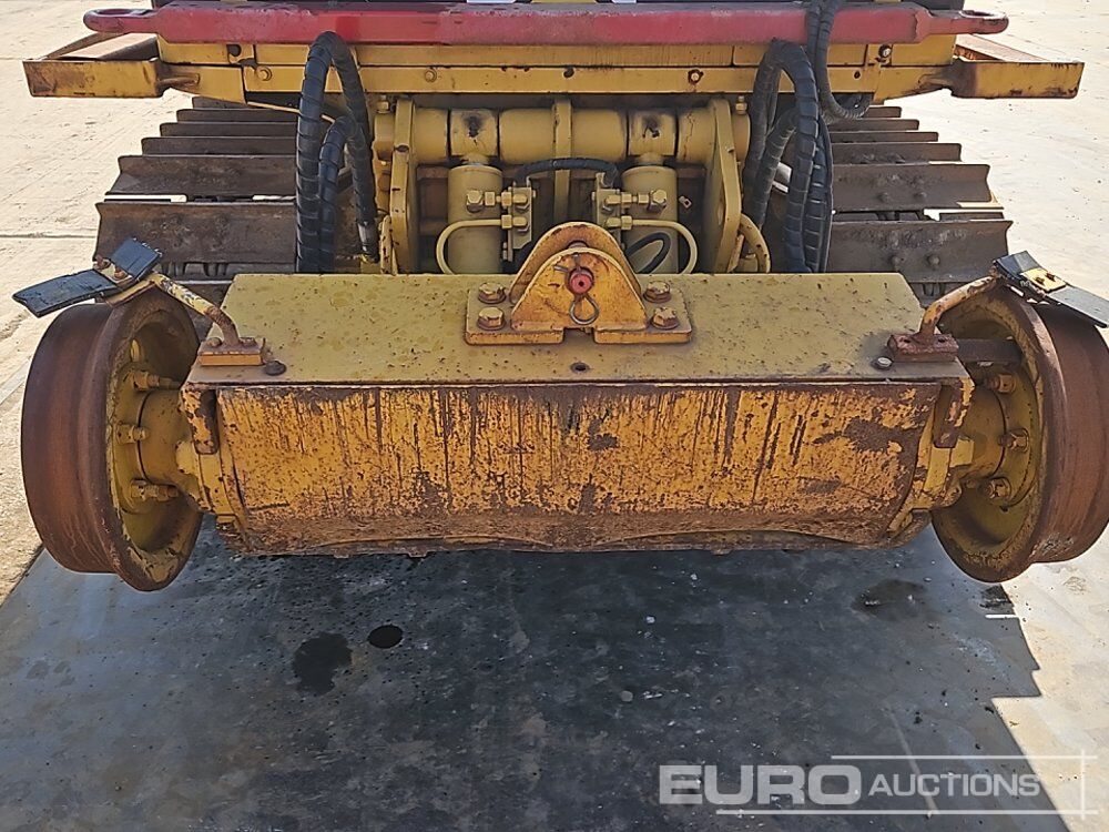 Bulldozer CAT D4G: photos 28 Bulldozer CAT D4G: photos 28