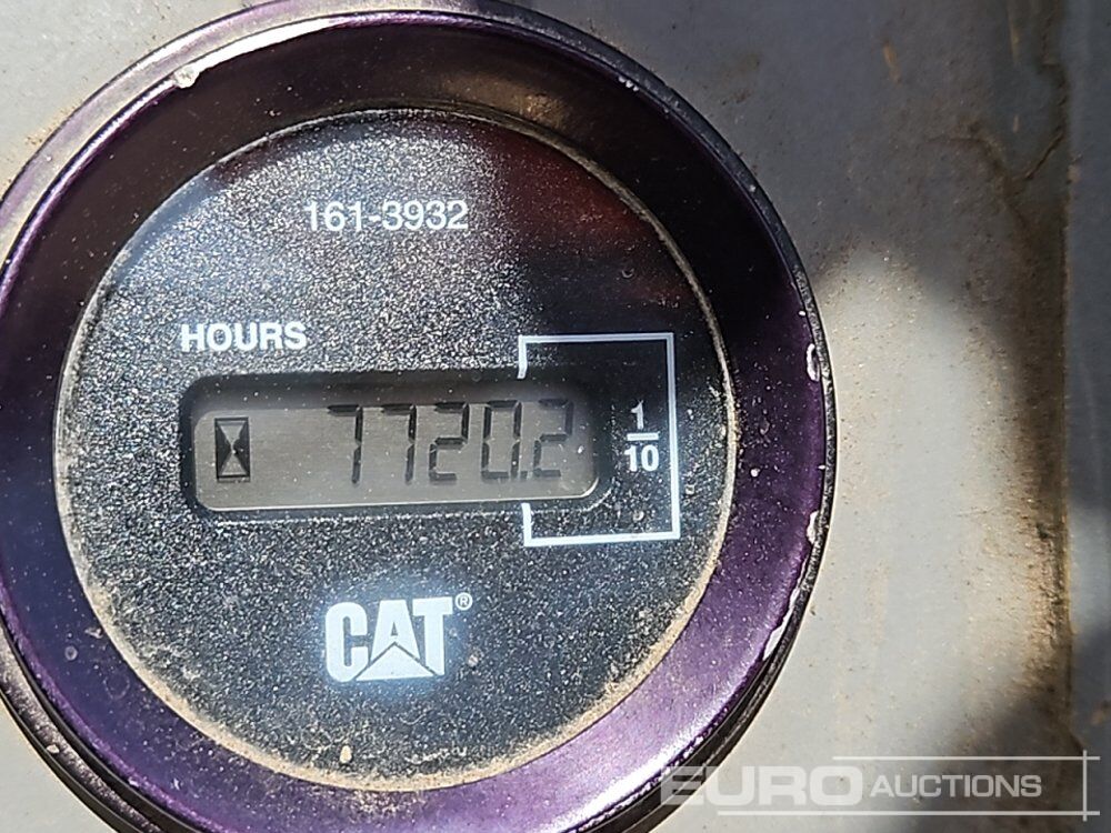 Bulldozer CAT D4G: photos 44 Bulldozer CAT D4G: photos 44
