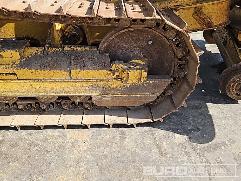 Bulldozer CAT D4G: photos 13 Bulldozer CAT D4G: photos 13