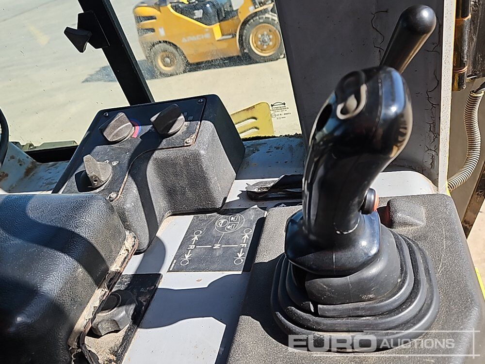 Bulldozer CAT D4G: photos 37 Bulldozer CAT D4G: photos 37
