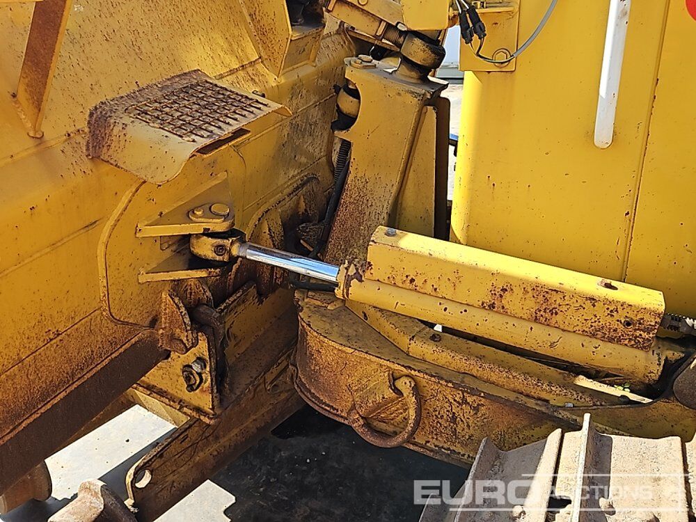 Bulldozer CAT D4G: photos 20 Bulldozer CAT D4G: photos 20