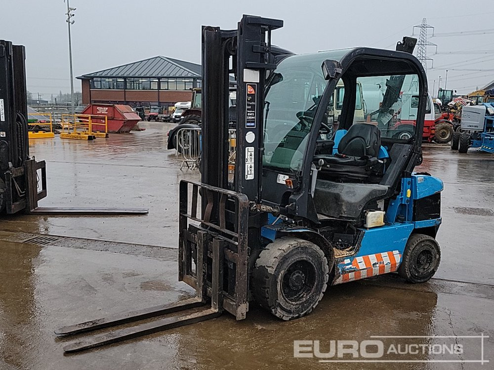 CAT DP30N - Chariot élévateur diesel: photos 1 CAT DP30N - Chariot élévateur diesel: photos 1