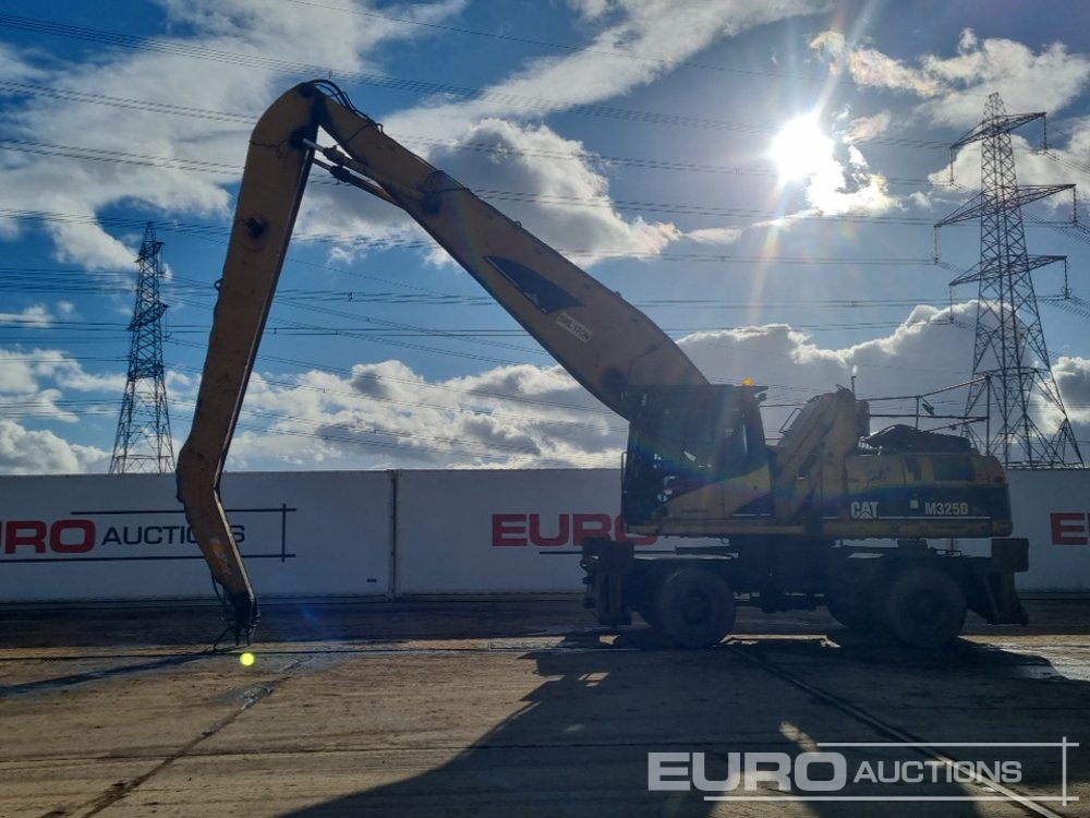 CAT M325D MH - Pelle sur pneus: photos 2 CAT M325D MH - Pelle sur pneus: photos 2