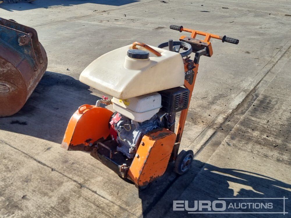 Clipper CS451 - Travaux routiers: photos 1 Clipper CS451 - Travaux routiers: photos 1