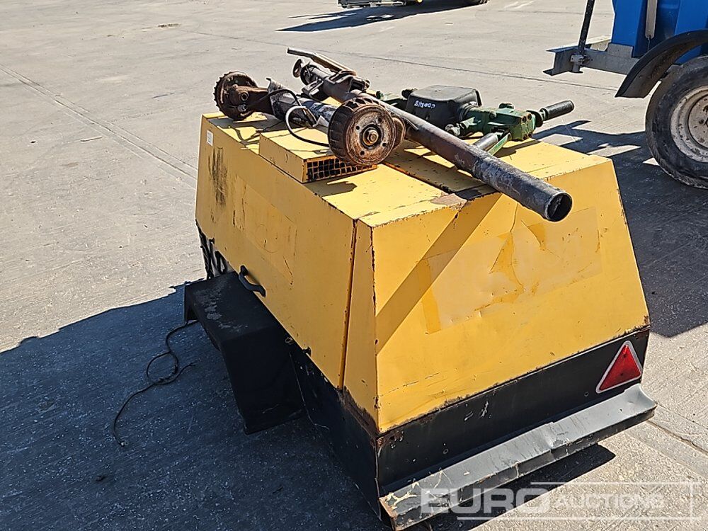 Compair Compressor (Parts Missing), Pneumatic Hand Held Breaker - Compresseur d'air: photos 3 Compair Compressor (Parts Missing), Pneumatic Hand Held Breaker - Compresseur d'air: photos 3