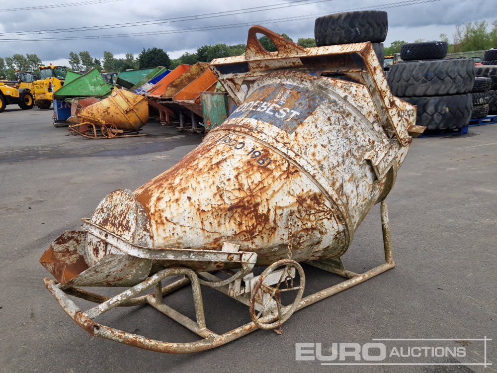 Concrete Skip to suit Crane - Benne basculante: photos 1 Concrete Skip to suit Crane - Benne basculante: photos 1
