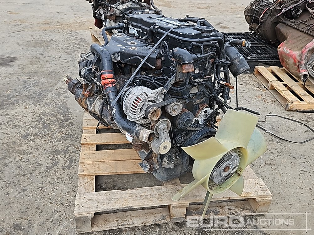 Cummins 4 Cylinder Engine, Gearbox, Pump - Moteur: photos 3 Cummins 4 Cylinder Engine, Gearbox, Pump - Moteur: photos 3
