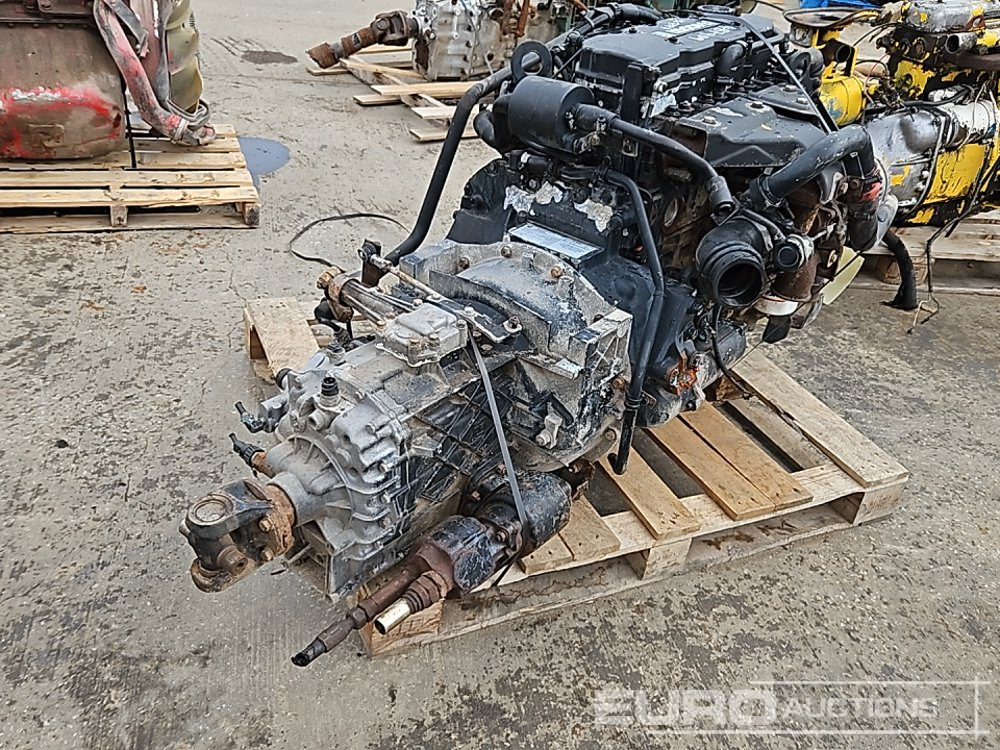 Cummins 4 Cylinder Engine, Gearbox, Pump - Moteur: photos 1 Cummins 4 Cylinder Engine, Gearbox, Pump - Moteur: photos 1