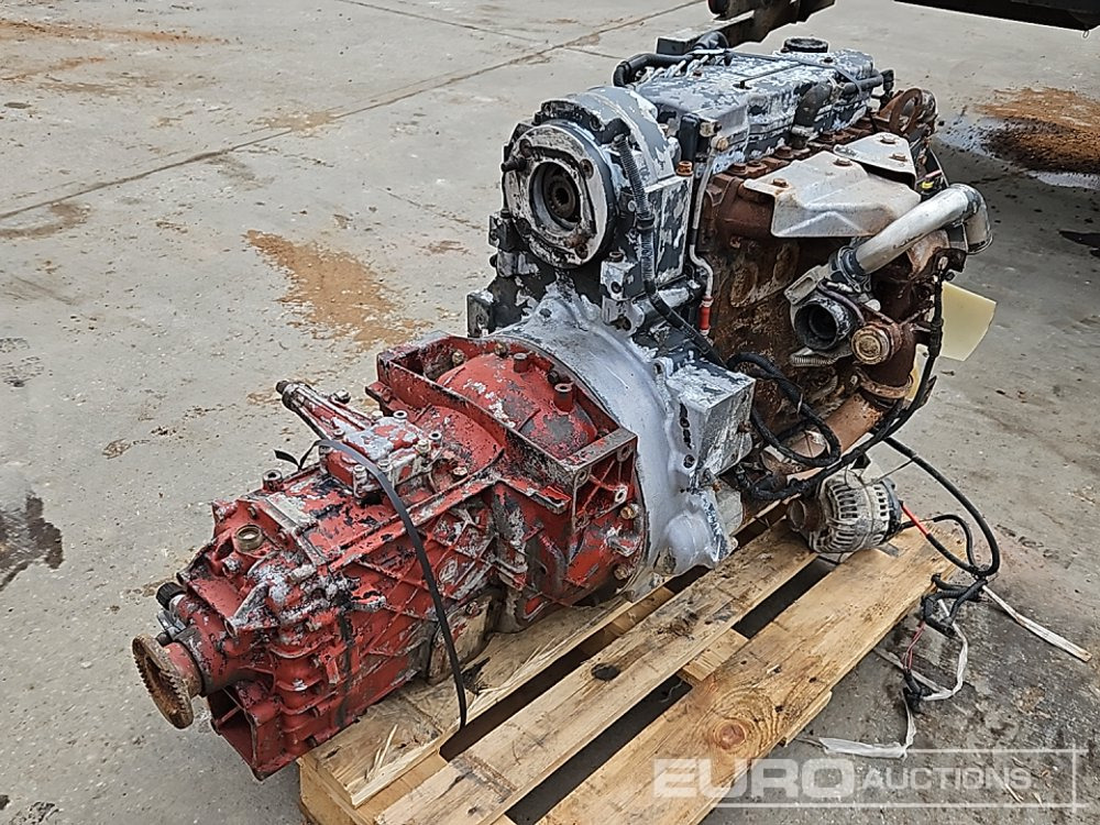 Cummins 4 Cylinder Engine, Gearbox - Moteur: photos 1 Cummins 4 Cylinder Engine, Gearbox - Moteur: photos 1