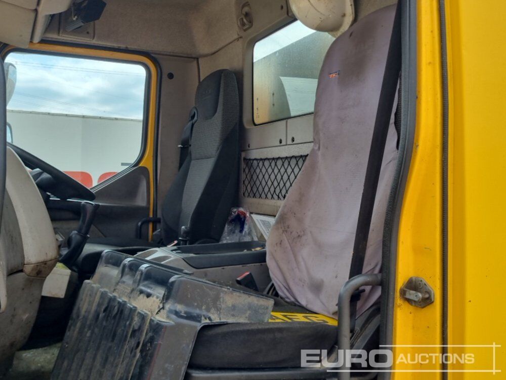 Répandeuse DAF LF180: photos 33