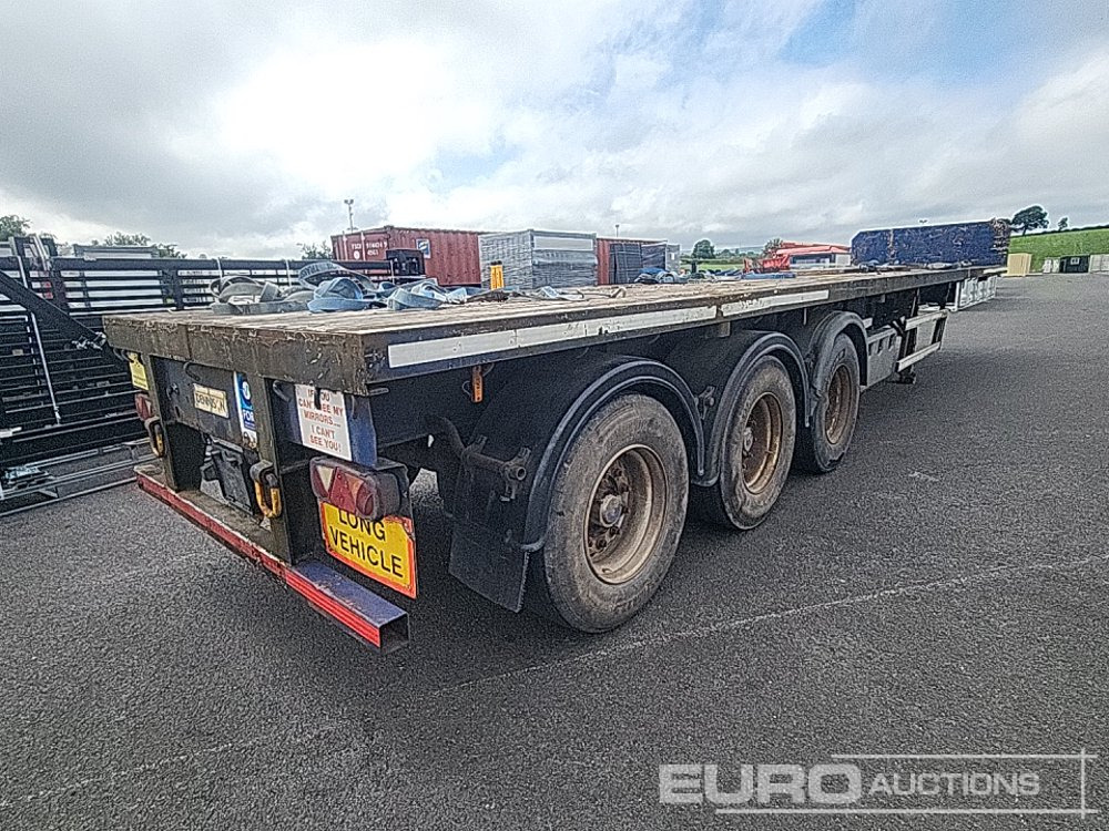 Dennison 40' Tri Axle Flat Trailer, Goal Post Sockets - Semi-remorque plateau: photos 3 Dennison 40' Tri Axle Flat Trailer, Goal Post Sockets - Semi-remorque plateau: photos 3