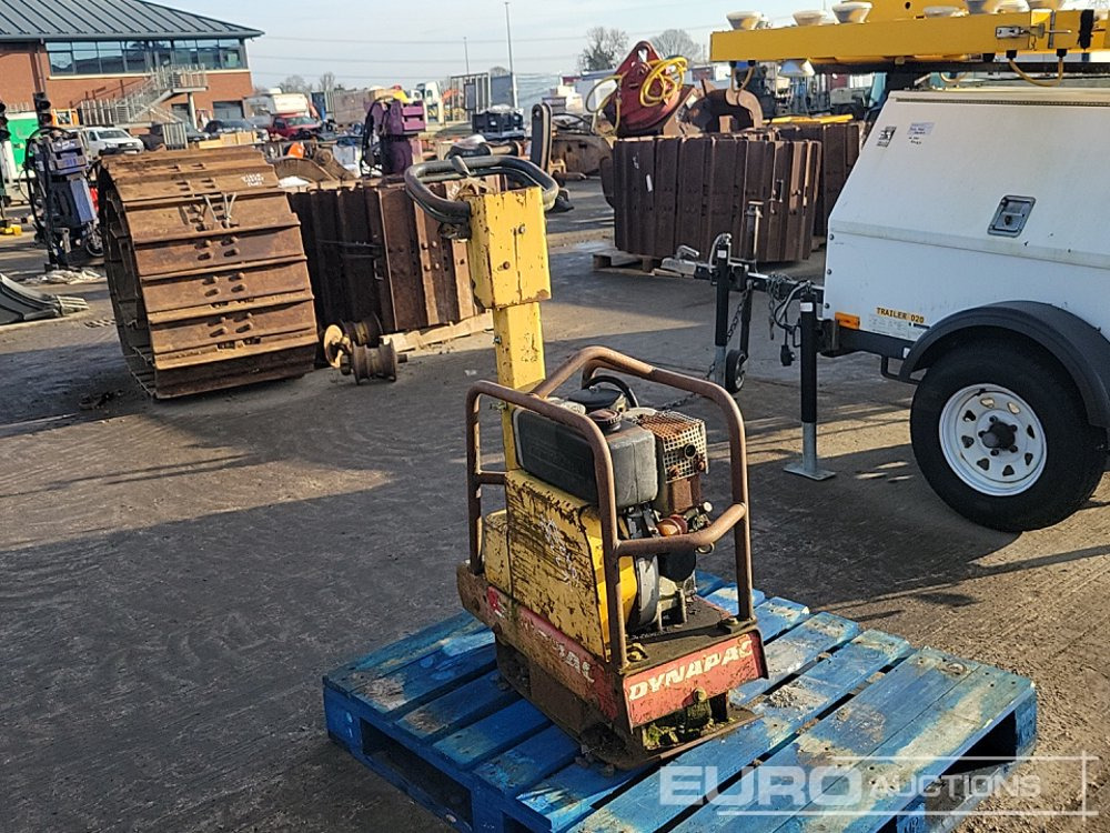 Dynapac Diesel Compaction Plate - Travaux routiers: photos 1 Dynapac Diesel Compaction Plate - Travaux routiers: photos 1