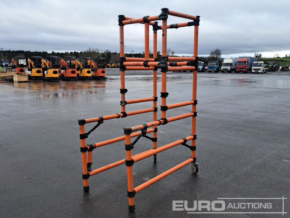 Fibreglass Podium Scaffolding Tower - Matériel de chantier: photos 1 Fibreglass Podium Scaffolding Tower - Matériel de chantier: photos 1