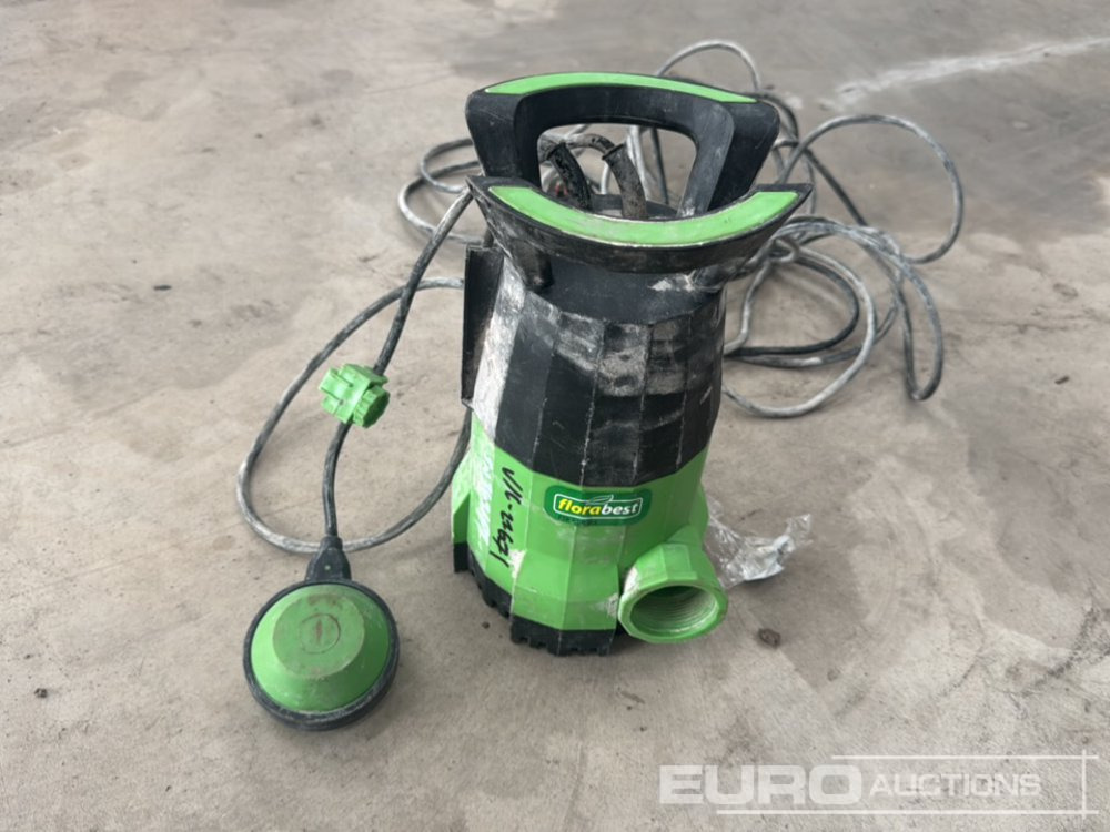 Florabest 240 Volt Submersible Water Pump - Pompe à eau: photos 1 Florabest 240 Volt Submersible Water Pump - Pompe à eau: photos 1