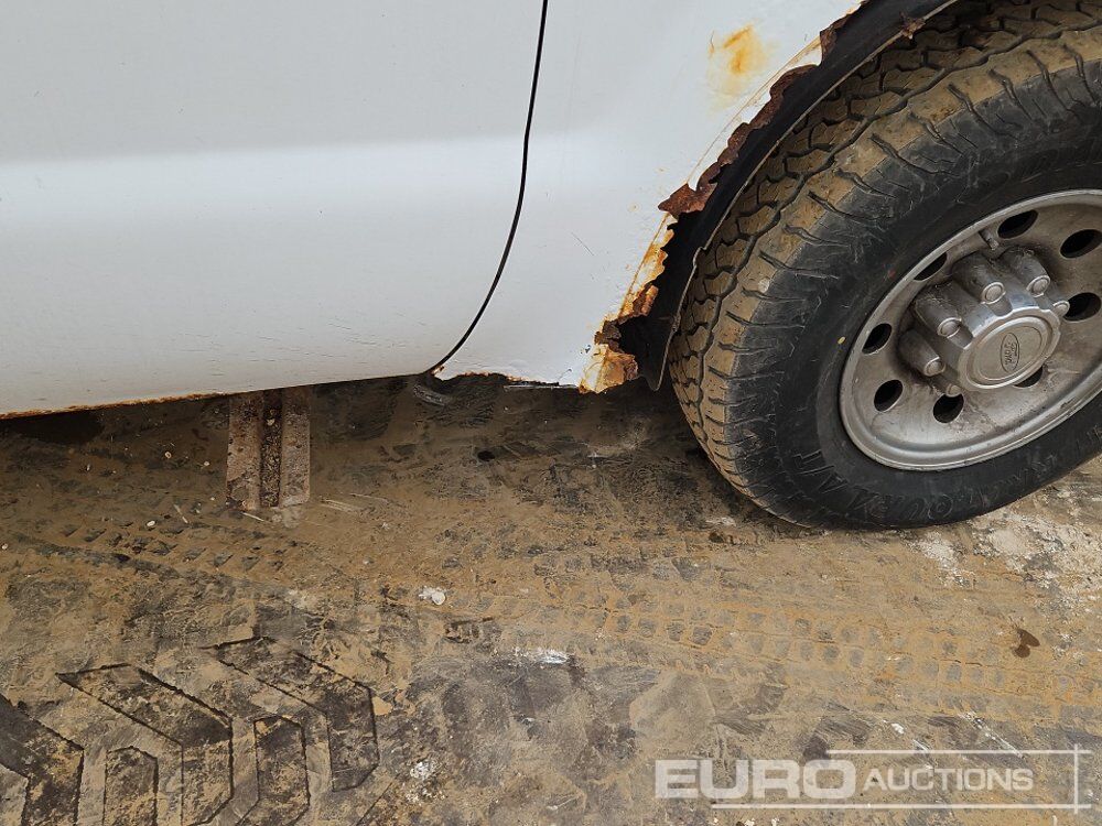 Voiture Ford Excursion: photos 16